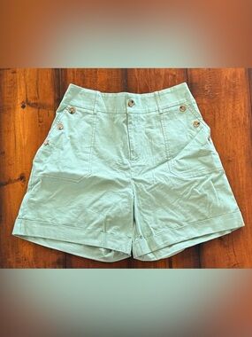 High-Waist Mint Green Women's Shorts with Button Detail